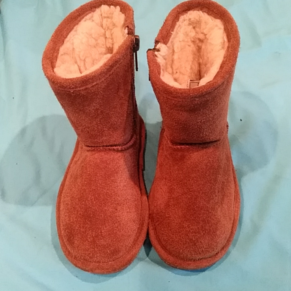TODDLER~ BEARPAW BOOTS~SHEEPSKIN FOOTBED & SUEDE OUTSIDE~ SO CUTE! SIZE  9